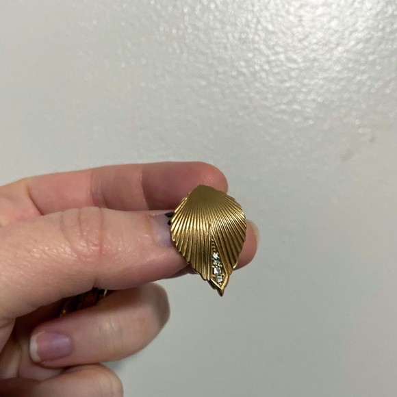 Vintage Christian Dior Clip-on Gold Leaf Earrings with Swarovski Crystal Accents - Picture 4 of 6